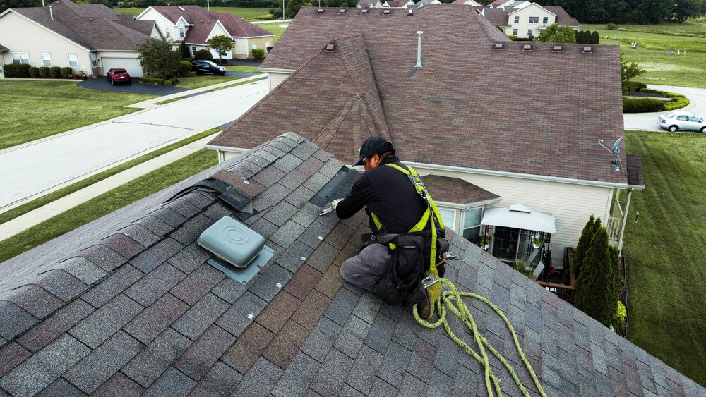roofer repairing the roof